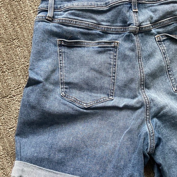 Simply Vera Vera Wang Destroyed Cuffed Denim Short - Picture 8 of 9